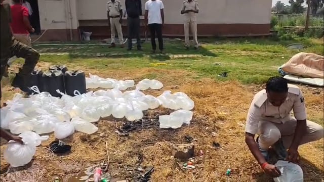 थाना परिसर में 226 लीटर में हुआ शराब किया गया विनिष्ट