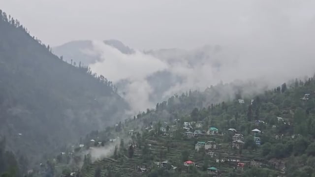 ➡️....जम्मू-कश्मीर के डोडा में बारिश के बाद पहाड़ों पर बिखरे बादल, वादियों में बना मनमोहक नज़ारा

#JammuKashmir #Doda #RainInKashmir #NatureLovers #MonsoonVibes