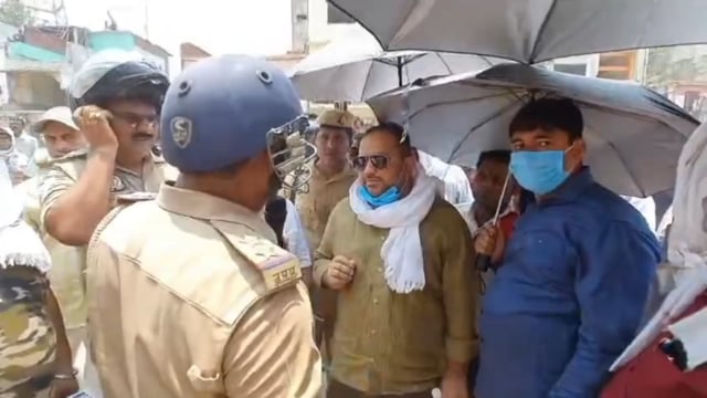 एसडीएम तथा थानाध्यक्ष के बीच में नोक झोंक बना चर्चा का विषय,अतिक्रमण हटाने के दौरान थानाध्यक्ष ने साहब का रौब किया ठंडा