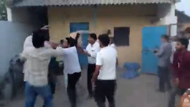 बीजेपी के पूर्व विधायक अजय प्रताप उर्फ लल्ला भैया के बेटे का गैस के लिए फ़ोन नहीं उठाया तो वह गैस एजेंसी पर समर्थकों के साथ गए और एजेंसी मालिक के साथ मारपीट की|