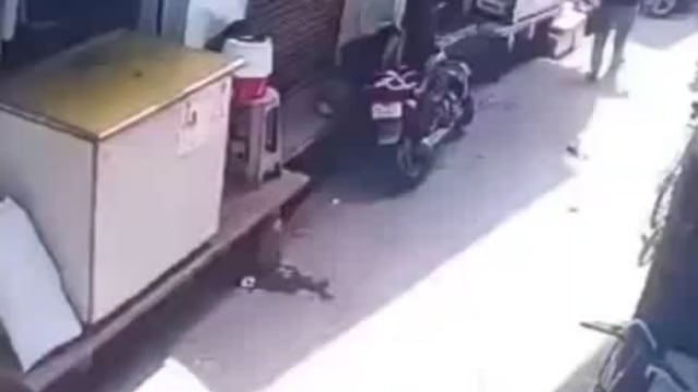 आगरा मार्केट में बड़ा हादसा टला: टेलर की दुकान में सिलेंडर में लगी आग, मची अफरा-तफरी