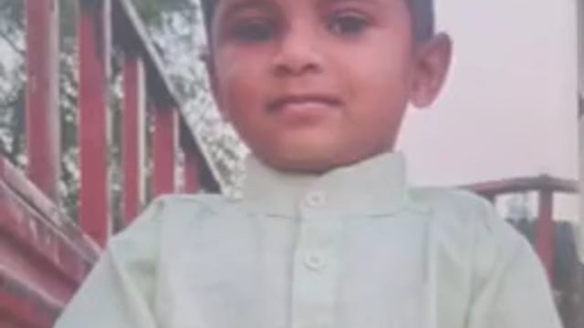 आवारा पशुओं को बचाने के प्रयास में पलटी कार, प्रधान के पौत्र की मौत से गांव में शोक परिजनों का रो रोकर बुराहाल,