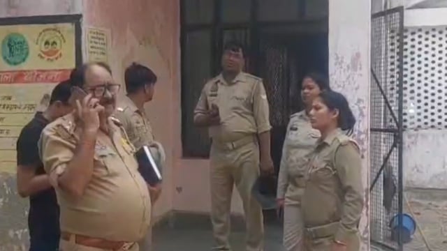 दम्पति और बेटे की टैंकर से टक्कर में मौत
अयोध्या मार्ग पर हादसा,पुलिस ने शव पोस्टमार्टम को भेजा