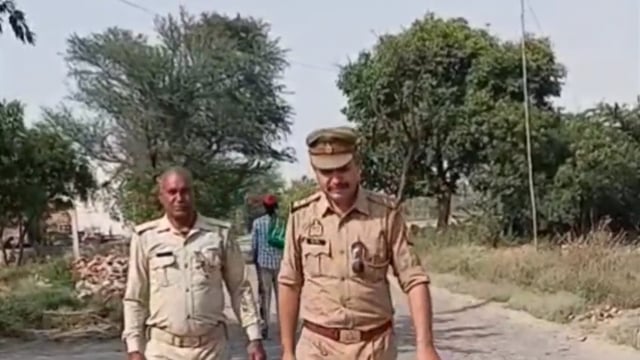 मांट पुलिस से टाटा वाय वाय करके जाने वाला जिला बदर का आरोपी, घर में फरमा रहा आराम