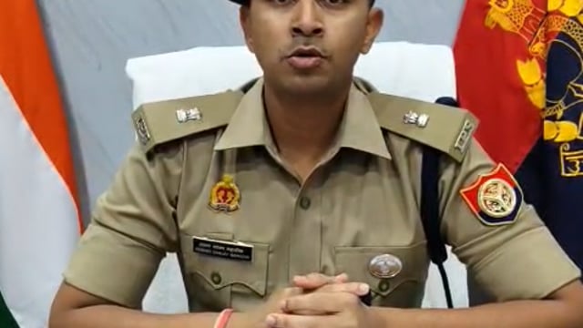 थाना काकरोली में किराना दुकानदार के साथ मारपीट के में हुई गिरफ्तारी की जानकारी देते ssp ग्रामीण