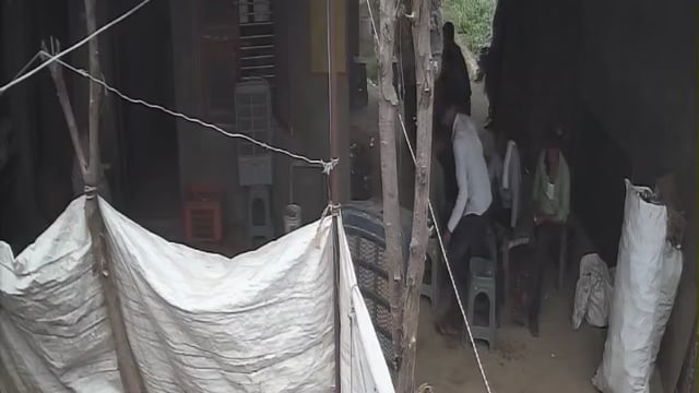 पटपर नगरा: गजू कैंटीन की घटना, शराब पीना पड़ा भारी — मोबाइल चोरी CCTV में कैद