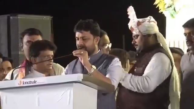 इंदुरीकर महाराजांच्या मुलींच्या लग्न सोहळ्याला उपस्थित राहून उदगीरचे आमदार संजय बनसोडे यांनी दिल्या शुभेच्छा