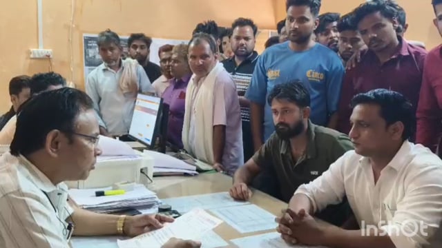 फरह बिजली घर पर ग्रामीणों का प्रदर्शन