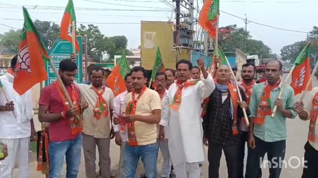 पश्चिम बंगाल सहित तीन राज्यों में जीत पर अमरपुर में भाजपा कार्यकर्ताओं ने मनाया जश्न।