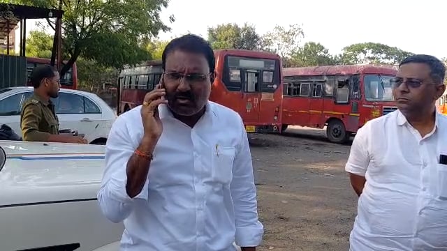 सरपंच उदय मुंडकर RTO अधिकाऱ्यांवर भडकले,हप्ते देत असल्याचा केला गंभीर आरोप