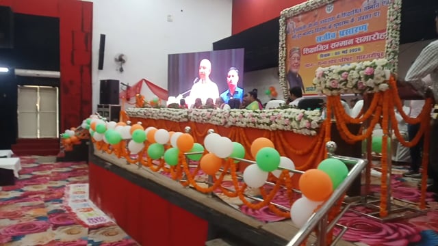 शाहजहांपुर शिक्षामित्र सम्मान समारोह वित्त मंत्री सुरेश कुमार खन्ना गन्ना शोध परिषद शाहजहांपुर