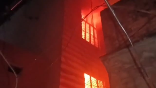 रुड़की! में देखने को मिला भीषण अग्नि कांड! लाखों का सामान जलकर खाक!