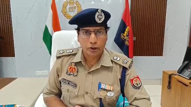 जनपद मुजफ्फरनगर में अलग-अलग चार जगह की मुठभेड़ की  जानकारी देते हैं एसपी संजय वर्मा मुजफ्फरनगर