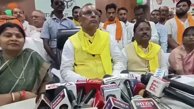 शिक्षामित्र के सम्मान समारोह में कैबिनेट मंत्री ओमप्रकाश राजभर ने शिरकत की क्या कहा सुने 