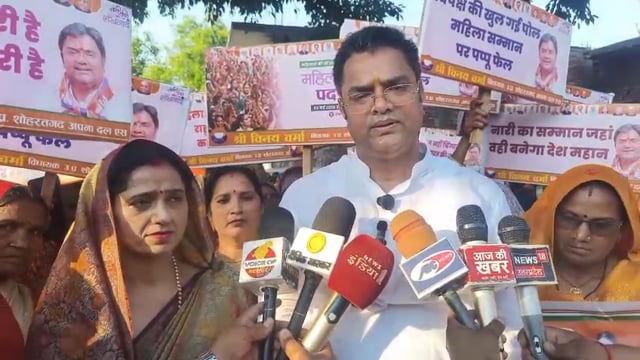 शोहरतगढ़ में महिला आक्रोश यात्रा: 33% आरक्षण बिल को लेकर सड़कों पर उतरीं महिलाएं,