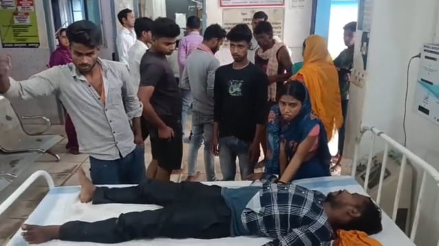 हाईवा की टक्कर से साइकिल सवार गंभीर रूप से जख्मी, भागलपुर रेफर 