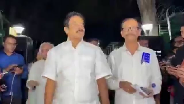 ➡️.....तमिलनाडु में कांग्रेस ने TVK को समर्थन देने का फैसला लगभग कर लिया है
KC वेणुगोपाल ने कहा— विजय ने कांग्रेस का समर्थन मांगा है
लेकिन अंतिम फैसला तमिलनाडु कांग्रेस करेगी
