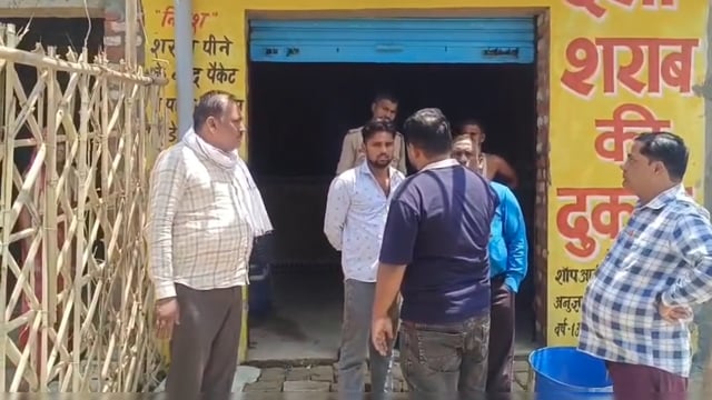 जलालाबाद क्षेत्र के गांव अमापुर में देशी शराब दुकान गलत स्थान परः जांच में शिकायत सही, प्रशासन ने कल शाम तक का दिया समय