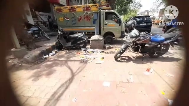 संविदा सफाई कर्मचारी को नगर निगम द्वारा सहायता नहीं मिलने पर आक्रोश जताया और बैठे धरने पर कार्य के दौरान एक्सीडेंट