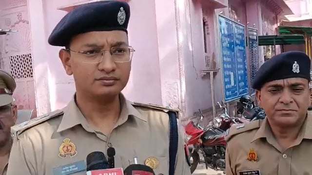 सुरीर के टैटीगांव में हुई डकैती के बाद  मुठभेड़ की जानकारी दी एस एसपी मथुरा द्वारा