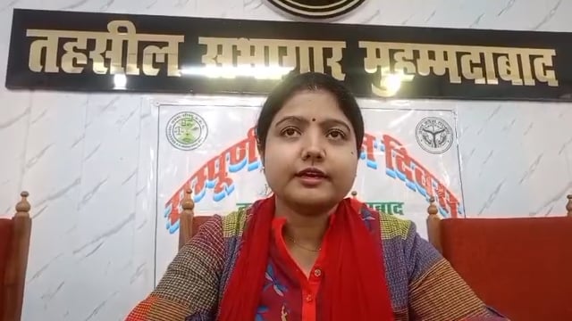 *मुहम्मदाबाद तहसील सभागार में जनगणना 2027 को लेकर आयोजित एक प्रेसवार्ता में बोलतीं उपजिलाधिकारी डॉ.हर्षिता तिवारी, 