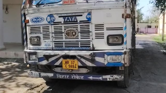 बगहा में जीएसटी का बड़ा अभियान, ट्रक जब्त कर शुरू हुई जांच