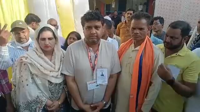 मीरानपुर कटरा नगर पंचायत उपचुनाव में विजेता बनाए जाने बताए जाने के बावजूद प्रमाण पत्र और किसी बात का कोई जवाब न दिए जाने