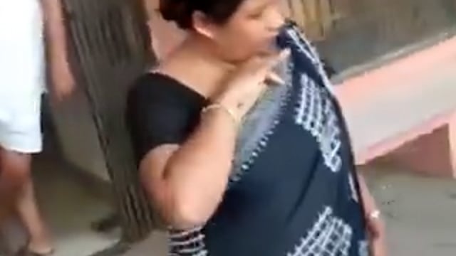 ➡️.....हाथरस के एक सरकारी अस्पताल में ऑन ड्यूटी डॉक्टर और पुलिसकर्मियों के बीच विवाद का वीडियो सोशल मीडिया पर वायरल हो रहा है।