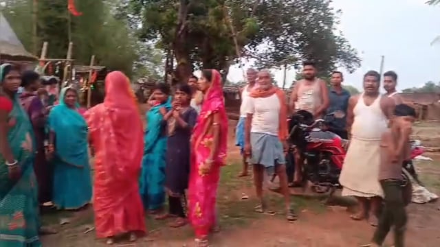 विशनपुर गांव की जर्जर गली का निरीक्षण कर पक्की सड़क एवं नाली निर्माण कराने की उठी मांग,गौरीपुर पंचायत विकास कि खुली पोल 