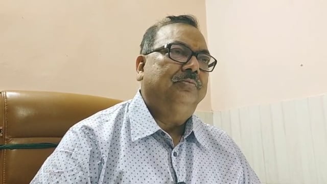 जिलाधिकारी की पहल और शव यात्रियों को राहत अधिशासी अधिकारी नगर पालिका ने कहा डोम राजा लकड़ी विक्रेता और स्थानीय लोगों की 