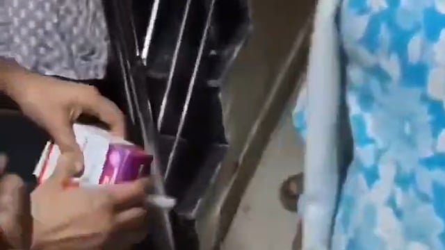➡️.....प्राइवेट अस्पताल खून चूसने की फैक्ट्री है..इस बात से लगभग लोग सहमत होंगे...!
देखिए राजधानी दिल्ली के एक निजी अस्पताल से खुलेआम लूट...दबंगई का वीडियो सामने आया है..!
मैडम को सुना जाए...1300 रुपए की दवाई के 5100 रुपए मरीजों से वसूल लिए...बिलिंग में हेराफेरी का आरोप लगा है..!