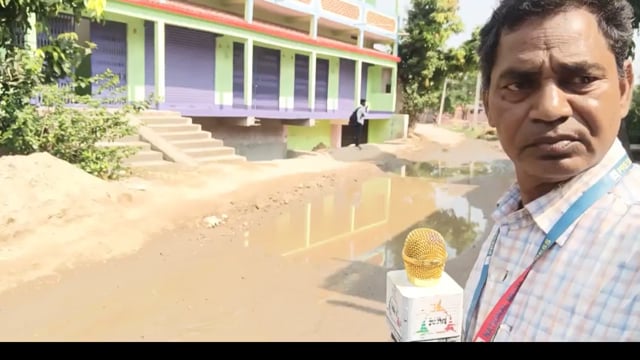 सिरदला प्रखंड के नवाबगंज से धिरौन्ध जाने वाली सड़क हुई कीचड़मय, लोग परेशान