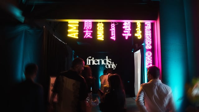 NEON NYE
