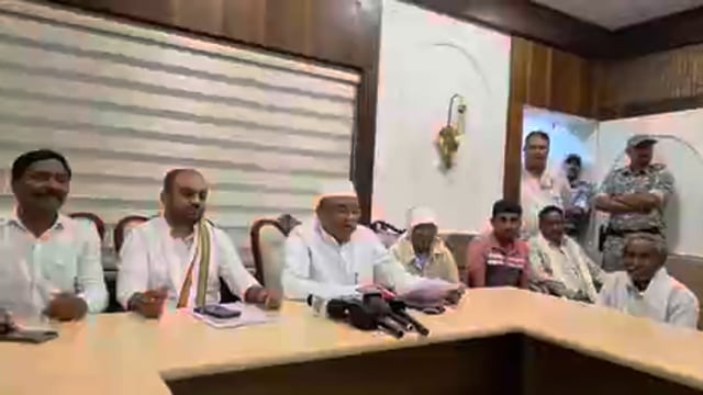 शेतकऱ्यांची सुपीक जमीन विमानतळाला घेऊ नका खासदार डॉ नामदेव किरसान