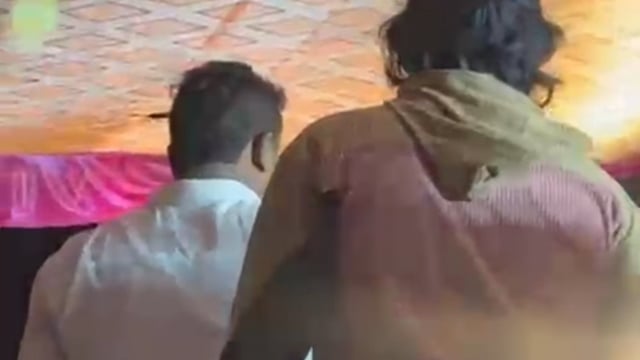 सिद्धार्थनगर में आर्केस्ट्रा के दौरान लहराया असलहा, वायरल वीडियो से मचा हड़कंप
