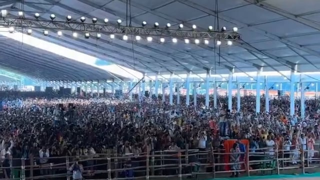 *पश्चिम बंगाल में बीजेपी की सरकार बनने पर प्रधानमंत्री Narendra Modi ने दंडवत प्रणाम कर बंगाल की जनता का आभार जताया...*