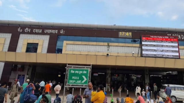 चलती ट्रेन में गोली की आवाज से मची अफरा तफरी,शव को नीचे फेक चलती ट्रेन से फरार हुए बदमाश