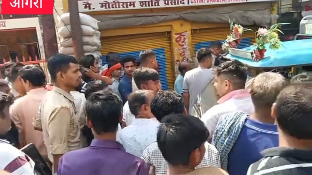 आगरा के फिरोजाबाद दक्षिण थाना क्षेत्र का मामला ट्रक वाले ने गौ वंश को मारी टक्कर ट्रक ड्राइवर मौके से फरार 
