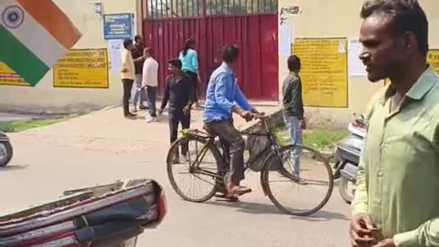 PGT परीक्षा में लेट पहुंचे अभ्यर्थियों को नहीं मिला प्रवेश गेट पर हंगामा#latest_news 