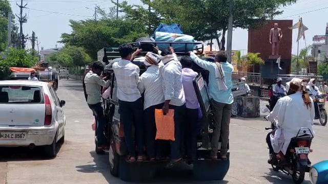 उदगीर शहरात अवैध प्रवासी वाहतूक बोकाळली,प्रवाशांचा जीवघेणा प्रवास