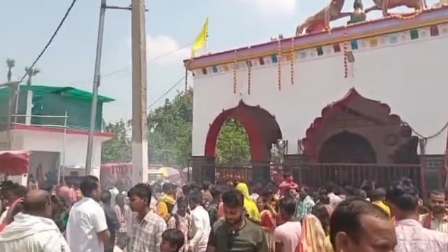 पूर्व बिहार के प्रसिद्ध शक्तिपीठ में उमड़ी लाखों आस्थाएं, कतारबद्ध होकर चढ़ाई बली