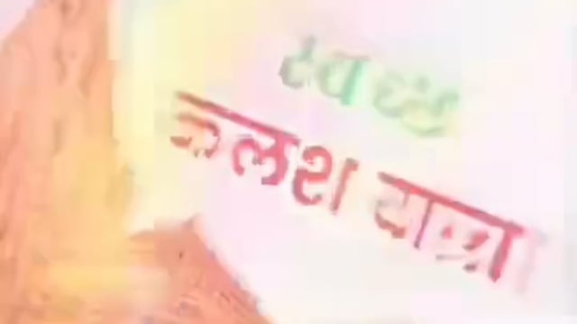 शाहजहांपुर:
मेयर अर्चना वर्मा के नेतृत्व में नगर निगम की टीम द्वारा सोमनाथ क्षेत्र से भव्य कलश यात्रा निकाली गई। यह यात्रा श्रद्धा और भक्ति के माहौल में नगर के विभिन्न मार्गों से होते हुए बाबा विश्वनाथ मंदिर पहुँची।
मंदिर पहुंचकर मेयर अर्चना वर्मा एवं अन्य श्रद्धालुओं ने विधि-विधान से जल अभिषेक कर भगवान शिव की पूजा-अर्चना की। इस अवसर पर बड़ी संख्या में महिलाओं और श्रद्धालुओं की भागीदारी रही, जिससे पूरा वातावरण भक्तिमय हो गया।
