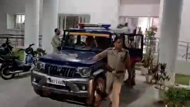▶️....उत्तर प्रदेश- चंदौली में तीन लोगों की गोली मारकर हत्या करने वाले साइको किलर गुरमीत सिंह को पुलिस मुठभेड़ में मार गिराया गया।
