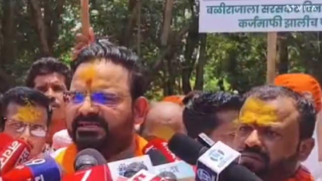 म.न.से.वतीने बैलगाडीवर स्वार   होऊन जिल्हाधिकारी कार्याल यावर बळीराजा आक्रोश आंदोलन करण्यात आले.