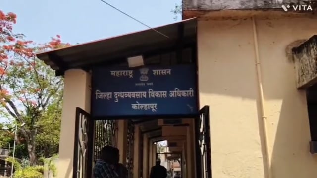 आज. सतेज पाटील यांनी गोकुळ संदर्भात सहा.निबंधक  श्री ठाकरे यांचेशी चर्चा केल्यावर पत्रकारां शी बोलत होते.