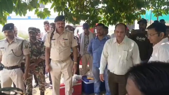 सरकार का बड़ा तोहफा: मछुआरों को मिली रोजगार की नई राह, डीएम ने बांटी सौगातें