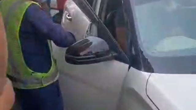 छपार टोल प्लाजा पर जमकर हुआ भखेडा, टोलकर्मियों व कार सवार मां-पुत्र के बीच मारपीट। मामूली कहासुनी के चलते मां-पुत्र ने टोलकर्मी युवती के साथ की मारपीट। वीडियो हुआ वायरल
