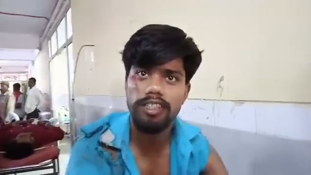 शाहजहांपुर के निगोही थाना क्षेत्र में स्कूल स्टाफ से भरी वैन और सीमेंट लदी अनियंत्रित ट्रैक्टर-ट्रॉली की टक्कर में एक दर्जन से अधिक लोग घायल हो गए। हादसा शाहजहांपुर रोड पर हुआ। घायलों को सीएचसी में भर्ती कराया गया है, जहां कुछ की हालत गंभीर बताई जा रही है। पुलिस ने मौके पर पहुंचकर जांच शुरू कर दी है।