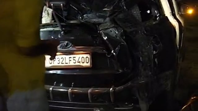 भांवरकोल थाना अंतर्गत हैदरिया के पास , पूर्वांचल एक्सप्रेसवे के चैनल नंबर 340 किमी के करीब एक तेज रफ्तार महिन्द्रा 