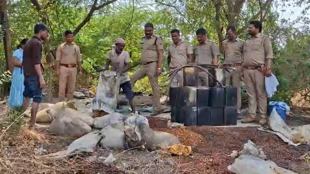 ▶️......आबकारी निरीक्षक के औचक छापेमारी में अवैध शराब व भारी मात्रा में लहन बरामद*

सुल्तानपुर